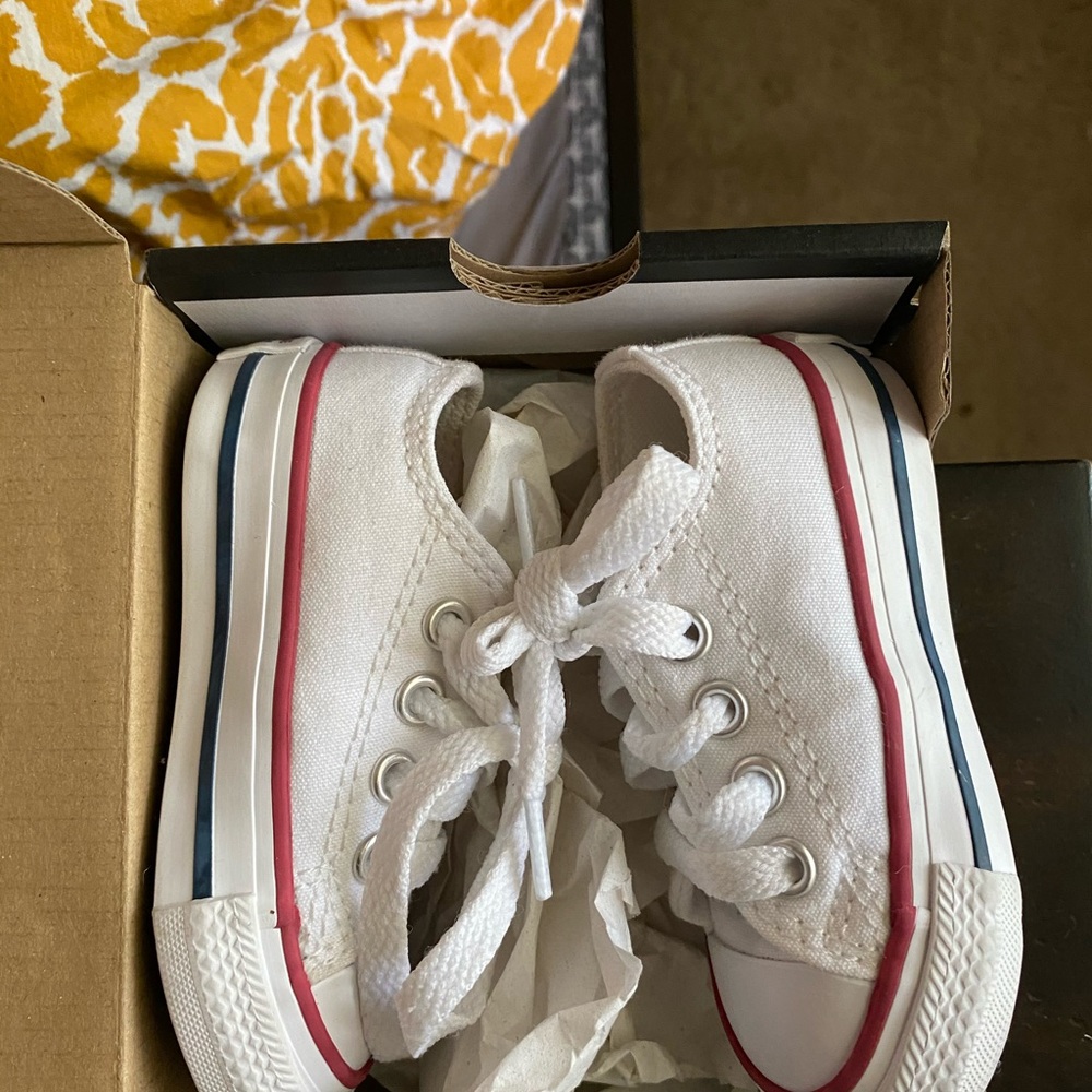 Converse - Picture 3 of 3